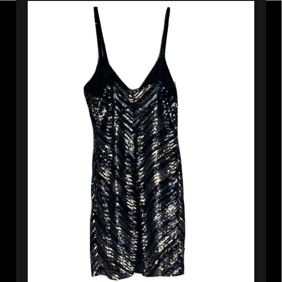 Bebe Wilderness V- Neck Sequined Mini Dress Size Medium - Picture 9 of 9